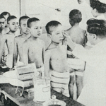 東京市麹町区小学校に於ける身体検査: 眼疾の檢査<br>Eye examination at a primary school in Kōjimachi<br>Source: 兒童の衛生, 1921