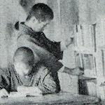 濱離宮バラツク內市營圖書館 十月十八日<br>Library inside the barracks at Hamarikyū, operated by the City of Tokyo, 18 October 1923<br>Source: 大正大震災誌  警示廳, 1925