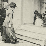 麻布赤十字バラツク御慰問の國母陛下<br>Empress visiting children at the Red Cross Hospital barracks<br>Source: 大正震災志寫眞帖  內務省社會局編, 1926