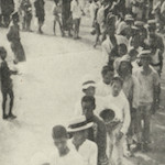 握り飯を貰ふ人の群<br>People queuing for riceballs<br>Source: 大正震災志寫眞帖  內務省社會局編, 1926