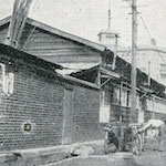 バラック校舍<br>Taimei Primary School Barracks Building<br>Source: 新築落成五十週年記念號 星のかゞやき, 1929
