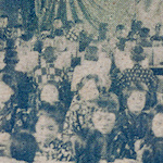 東京市富士小学校二年生の学習状況<br>Grade two students at Fuji Primary School, Asakusa<br>Source: 樽を机として, 1923