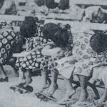 臨時教室 (日比谷公園音樂堂)<br>Outdoor classes held at the Hibiya Music Auditorium<br>Source: 東京震災錄, 1926