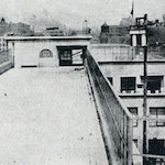 屋上<br>Taimei Primary School rooftop<br>Source: 新築落成五十週年記念號 星のかゞやき, 1929
